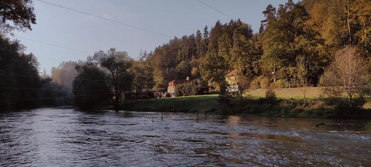Отель Lesni Restaurace Harrachovka Табор Экстерьер фото